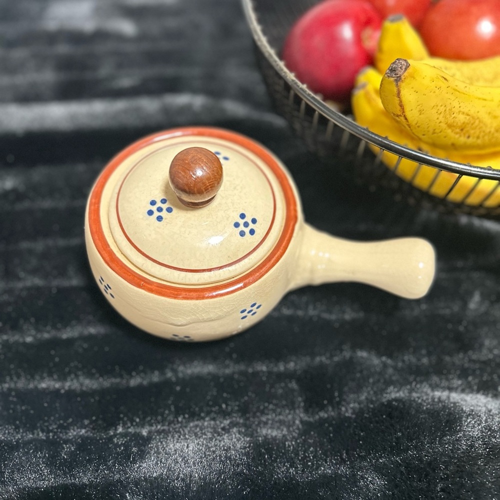 Elegant Cream Ceramic Cookware with Wooden Knob